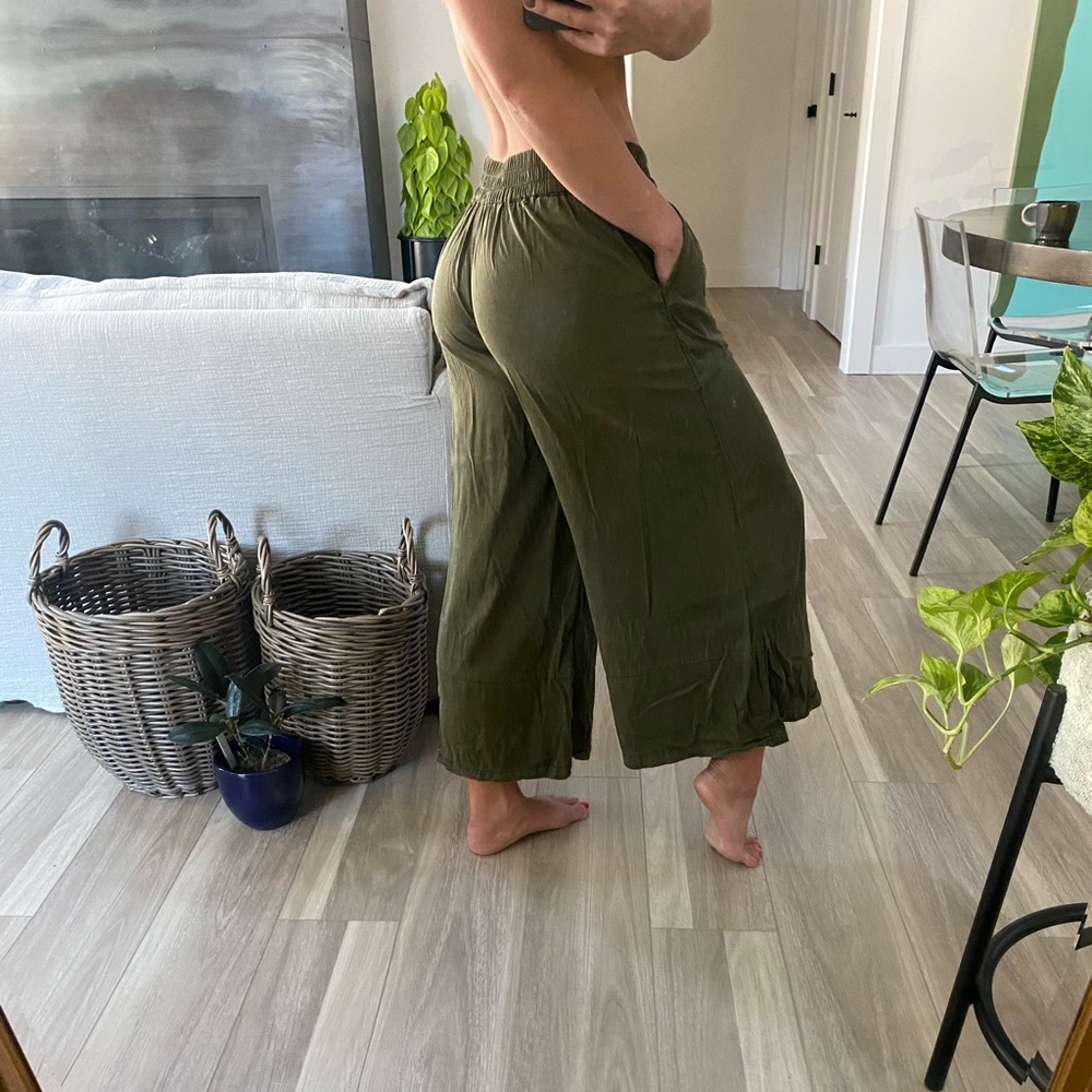 Silence + Noise / XS / Wide legged pant / Army green / dress up or down!